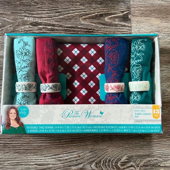 NEW Pioneer Woman Wishful Winter Table Linen 13 PIECE Set Napkin Rings Placemats